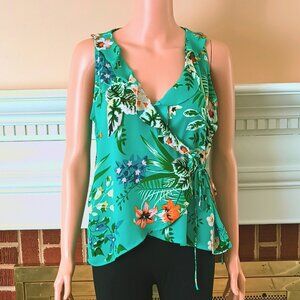 Violet & Clair Green Floral Wrap Top S Sleeveless Ruffle Neckline & Tie Waist